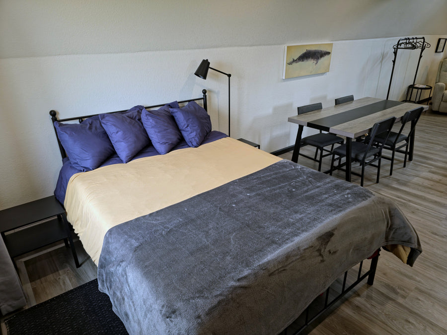 Main bed in Sirius cabin at Observer Ranch