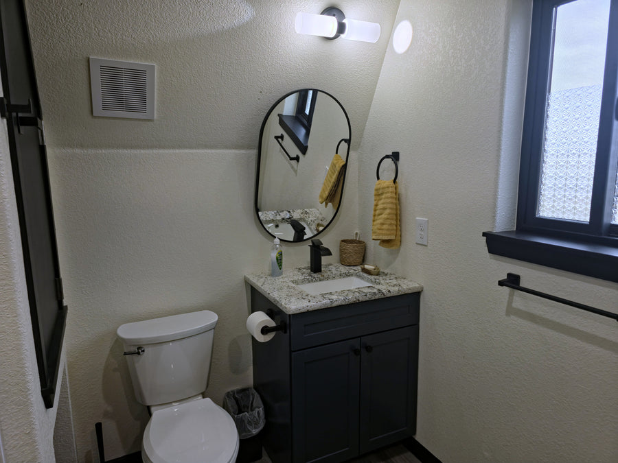 Bathroom, wide view, in Sirius cabin at Observer Ranch